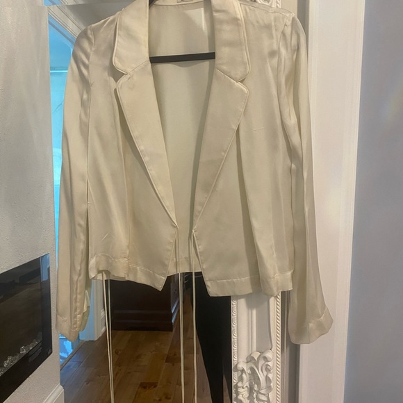 Wilfred - Aritzia Cream Wrap Blouse - Picture 2 of 5